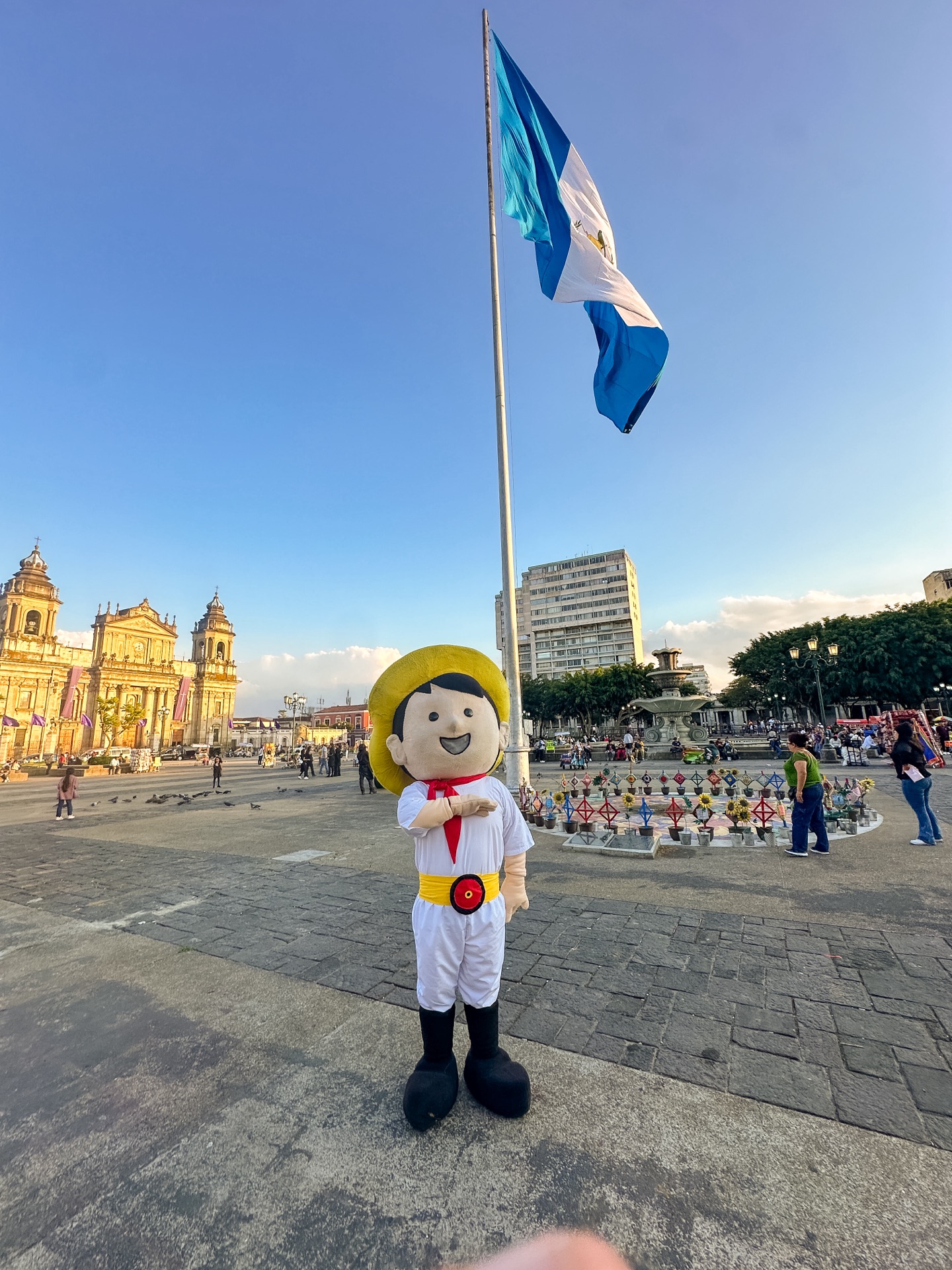 Mascota de Los Gauchitos en la Plaza de la Constitución, Guatemala